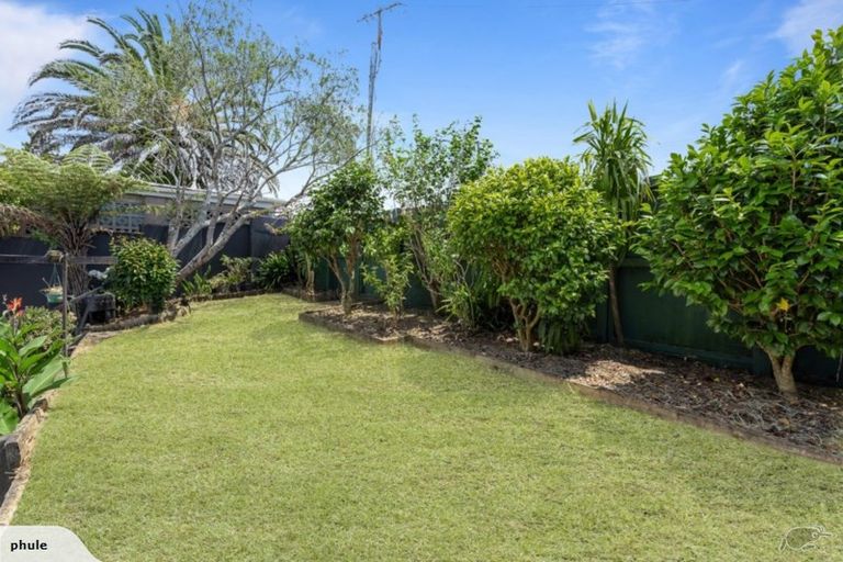 Photo of property in 1/126 Carlisle Road, Browns Bay, Auckland, 0632