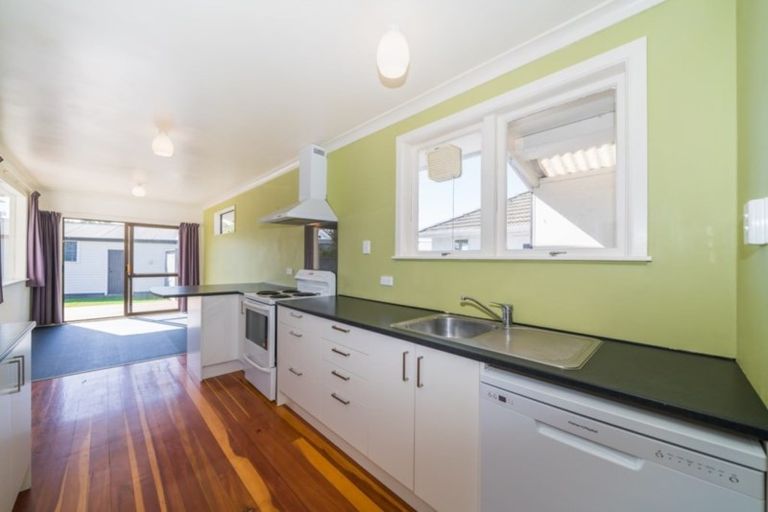 Photo of property in 2 Croxley Place, Terrace End, Palmerston North, 4410