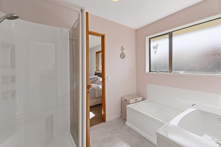 Photo of property in 6 Thornhill Place, Sockburn, Christchurch, 8042