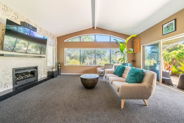 Photo of property in 41 Mount Marua Way, Timberlea, Upper Hutt, 5018