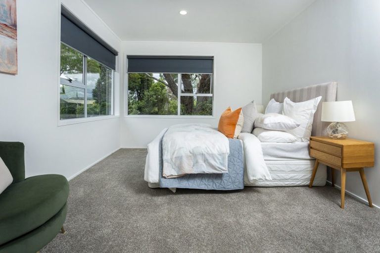 Photo of property in 22 St Catherine Crescent, West Harbour, Auckland, 0618