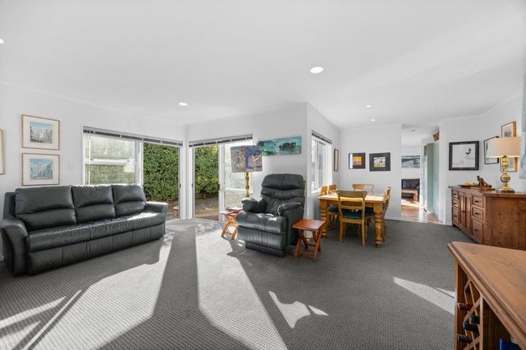 Photo of property in 15 Glucina Avenue, West Harbour, Auckland, 0618