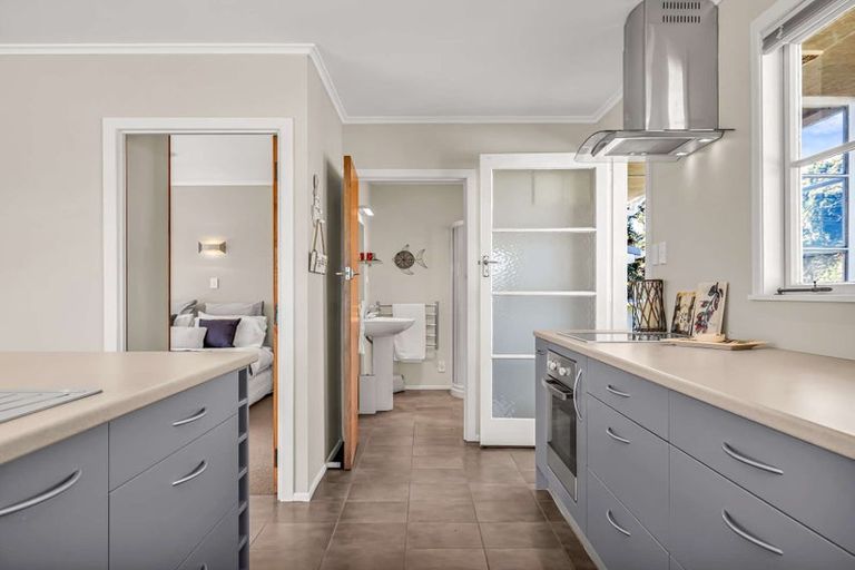 Photo of property in 33 James Mcleod Road, Shelly Beach, South Head, 0874