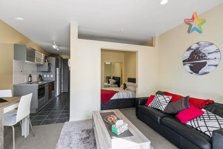 Photo of property in Atrium Towers, 6b/154 The Terrace, Wellington Central, Wellington, 6011