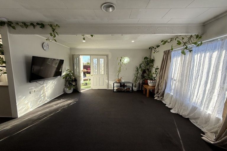 Photo of property in 1 Luxton Place, Rangiora, 7400