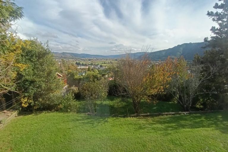 Photo of property in 27 Aniseed Grove, Timberlea, Upper Hutt, 5018