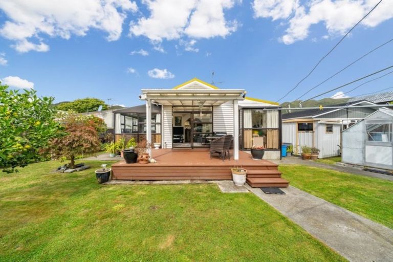 Photo of property in 177 Waiwhetu Road, Waterloo, Lower Hutt, 5011