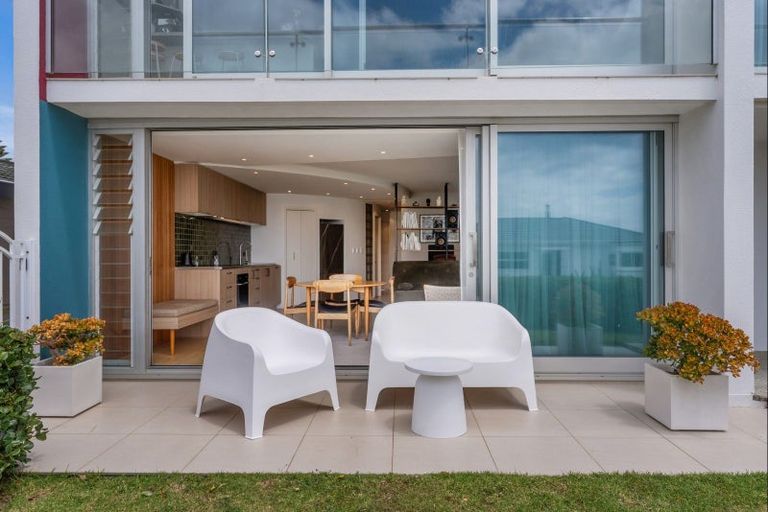 Photo of property in Seaview Apartments, 3/64 Milford Road, Milford, Auckland, 0620