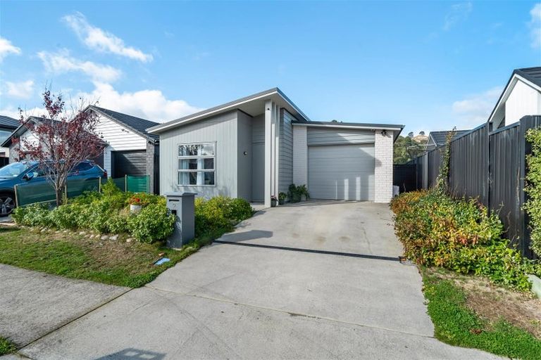 Photo of property in 2 Pattullo Crescent, Wallaceville, Upper Hutt, 5018