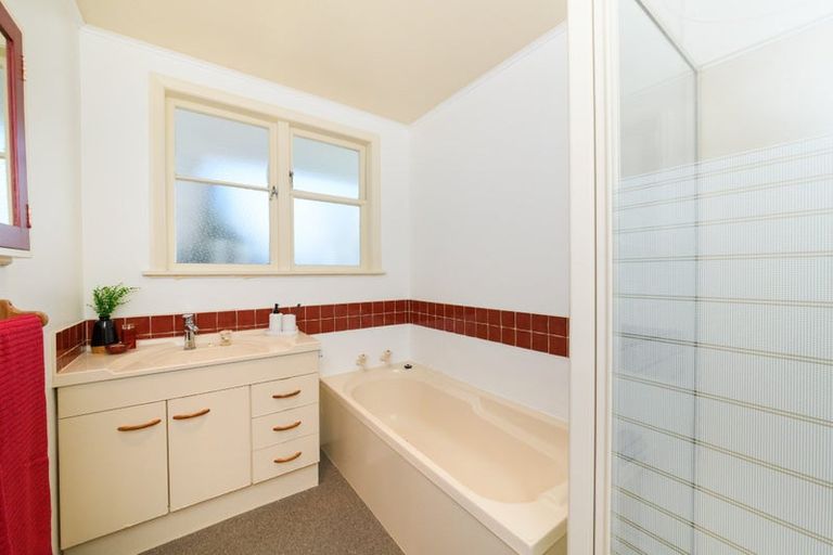 Photo of property in 11 Kent Crescent, Awapuni, Palmerston North, 4412