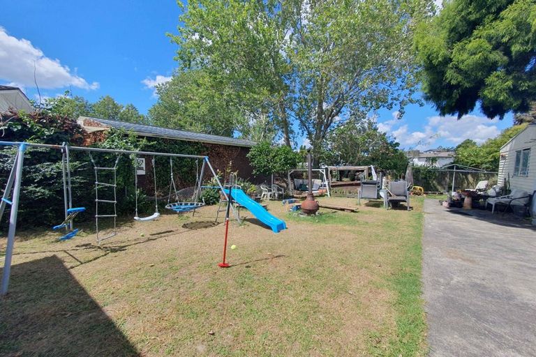 Photo of property in 33 Universal Drive, Henderson, Auckland, 0610