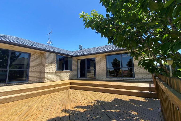 Photo of property in 96 Rototuna Road, Rototuna, Hamilton, 3210