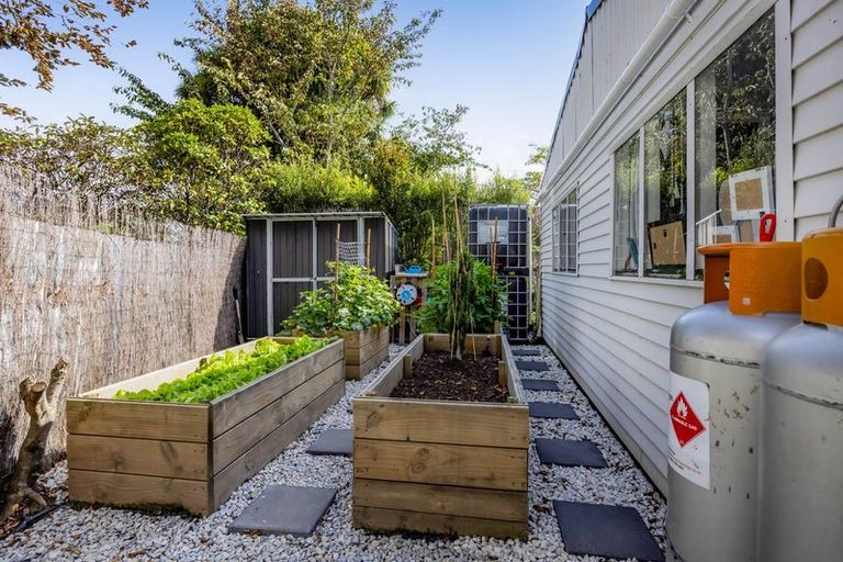 Photo of property in 15 Bone Crescent, Hawera, 4610