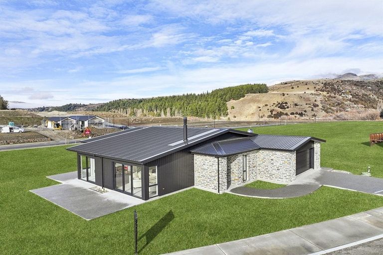 Photo of property in 33 Atkins Road, Luggate, Wanaka, 9382