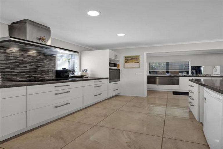 Photo of property in 1b Links Drive, Waiwhakaiho, New Plymouth, 4312