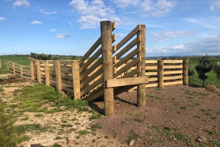 Photo of property in 49 Mcleod Road, Waipapa, 0295