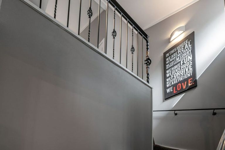 Photo of property in 24 Elmira Avenue, Hokowhitu, Palmerston North, 4410
