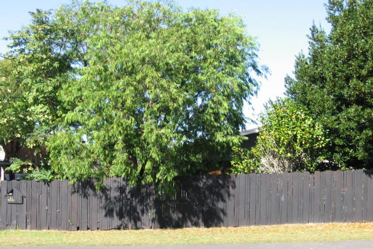 Photo of property in 21 Hepburn Road, Glendene, Auckland, 0602