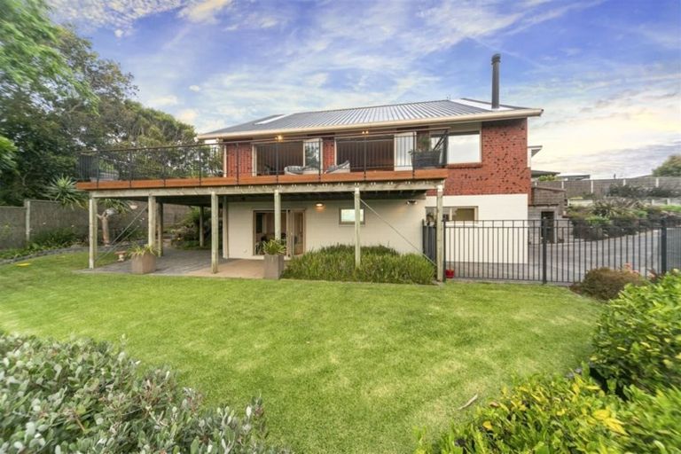 Photo of property in 9a Pendene Place, Forrest Hill, Auckland, 0620