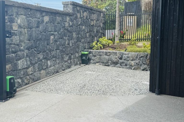 Photo of property in 1/324 Beach Road, Campbells Bay, Auckland, 0630