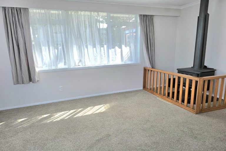 Photo of property in 5 Holyoake Crescent, Avalon, Lower Hutt, 5011