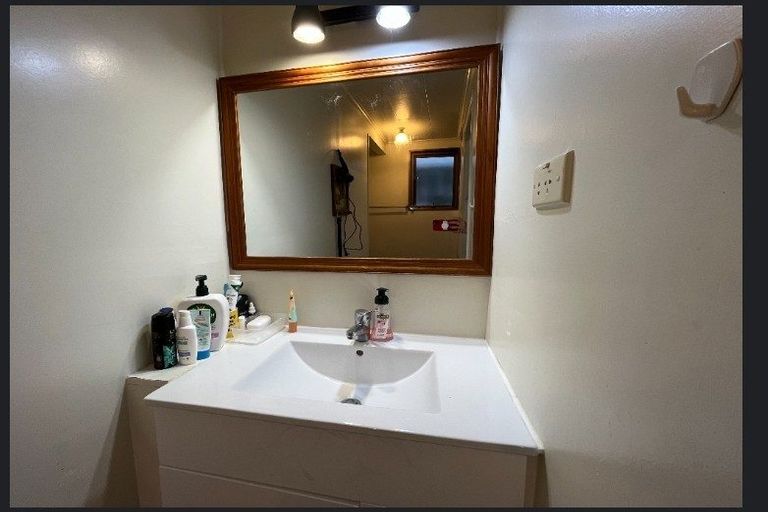 Photo of property in 42 Compton Street, Hillcrest, Auckland, 0627