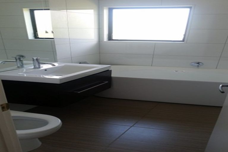 Photo of property in 1/32 Killarney Avenue, Torbay, Auckland, 0630