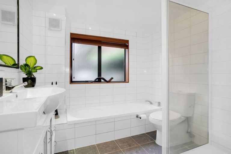 Photo of property in 8 Lister Street, Point Chevalier, Auckland, 1022