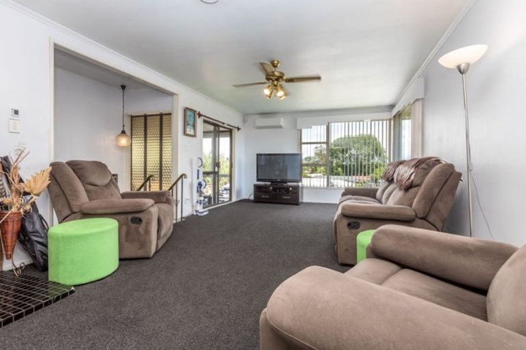 Photo of property in 11 Walden Place, Mangere East, Auckland, 2024