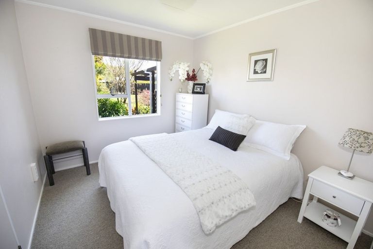 Photo of property in 20 Valerie Street, Clive, 4102