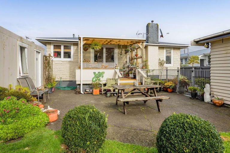 Photo of property in 50 Reid Avenue, Hawera, 4610