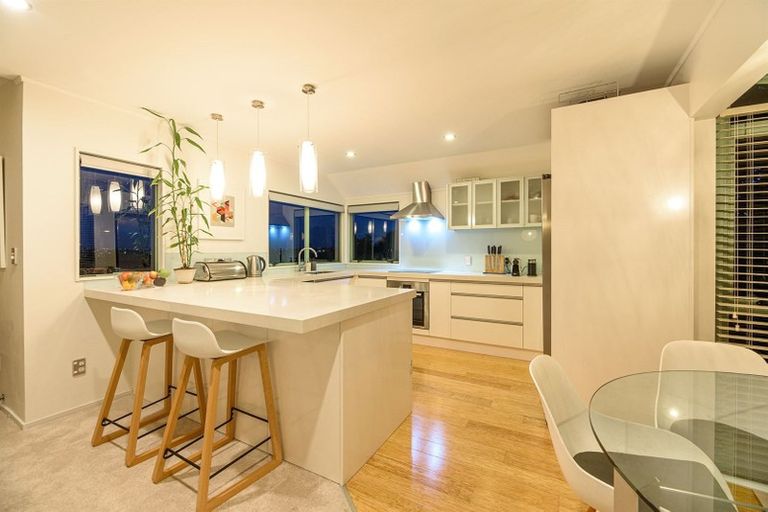 Photo of property in 1/7 Kaihu Street, Northcote, Auckland, 0627