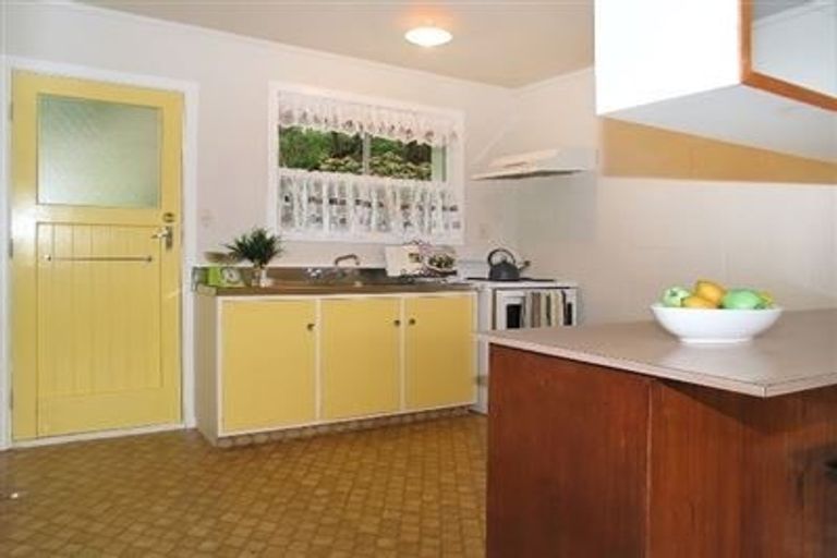 Photo of property in 2/153 Main Road, Tawa, Wellington, 5028