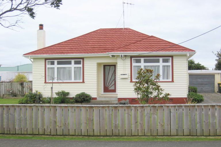 Photo of property in 28 Kings Drive, Levin, 5510