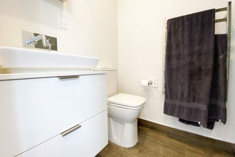 Photo of property in 9/83 Hinemoa Street, Birkenhead, Auckland, 0626