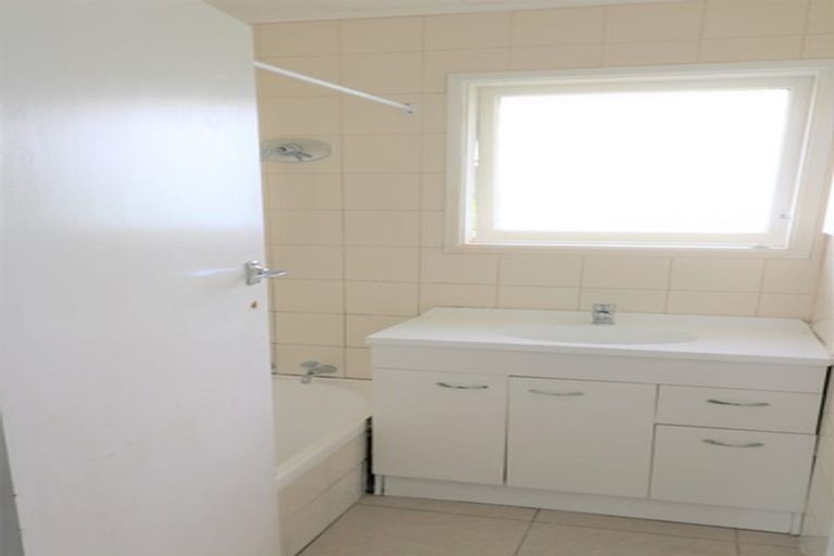 Photo of property in 2 Mervan Street, Mangere East, Auckland, 2024