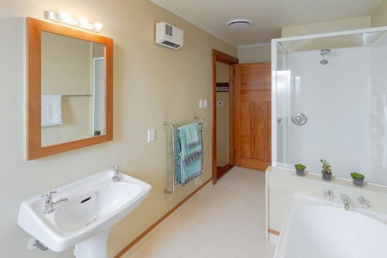 Photo of property in 1 Edge Hill, Mount Victoria, Wellington, 6011