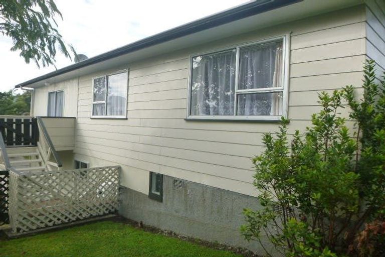 Photo of property in 25 Hartford Crescent, Totara Park, Upper Hutt, 5018