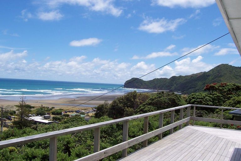 Photo of property in 44 Garden Road, Piha, New Lynn, 0772