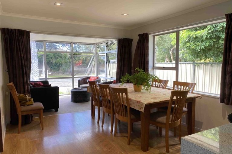 Photo of property in 3 Trigg Crescent, Taradale, Napier, 4112