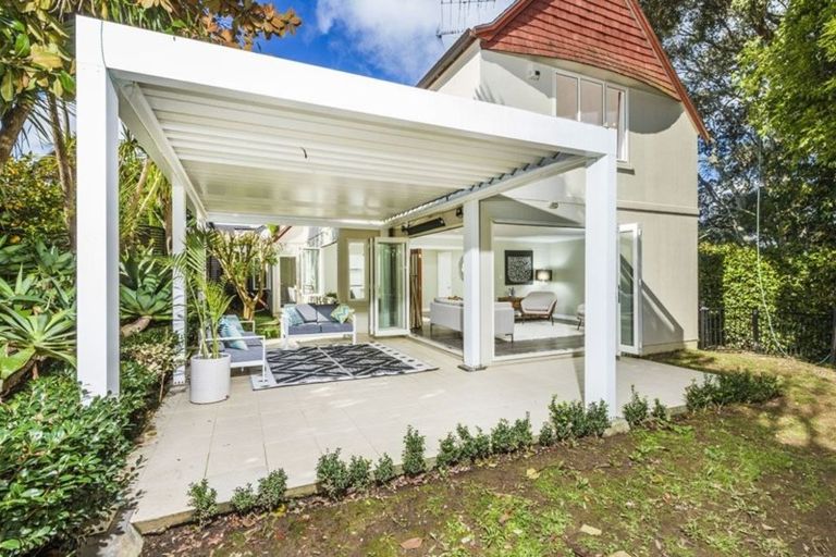 Photo of property in 72b Parr Terrace, Castor Bay, Auckland, 0620