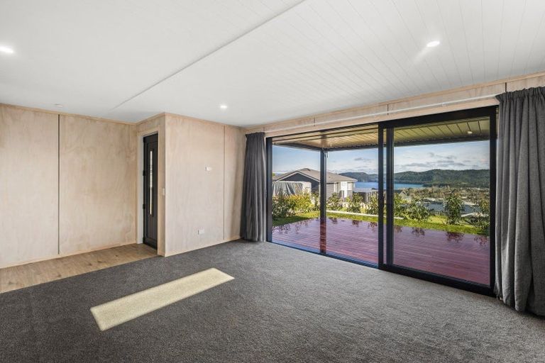 Photo of property in 11 Blackhawk Close, Kinloch, 3377