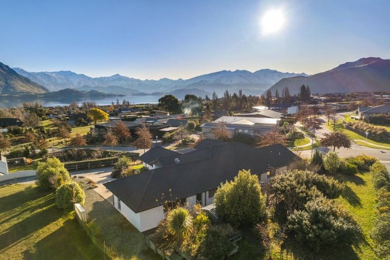 Photo of property in 16 Forest Heights, Wanaka, 9305
