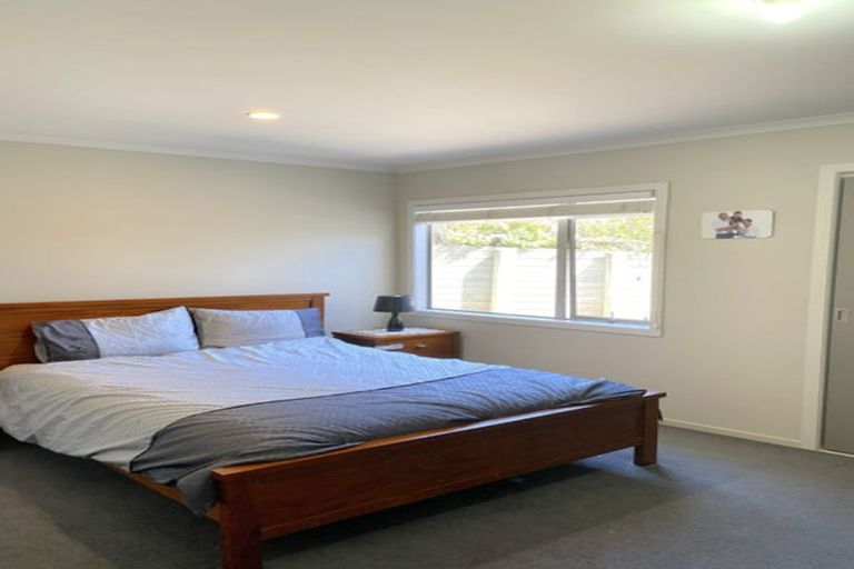 Photo of property in 40 Te Puia Drive, Aotea, Porirua, 5024