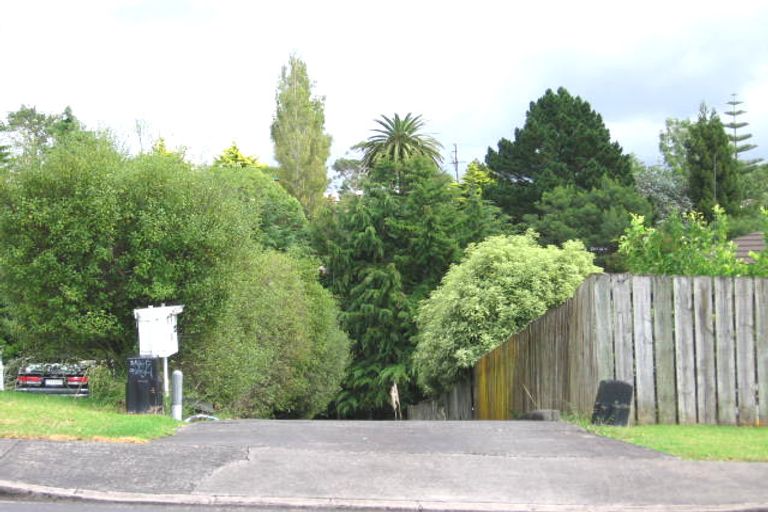Photo of property in 1/14 Sungrove Rise, Sunnyvale, Auckland, 0612