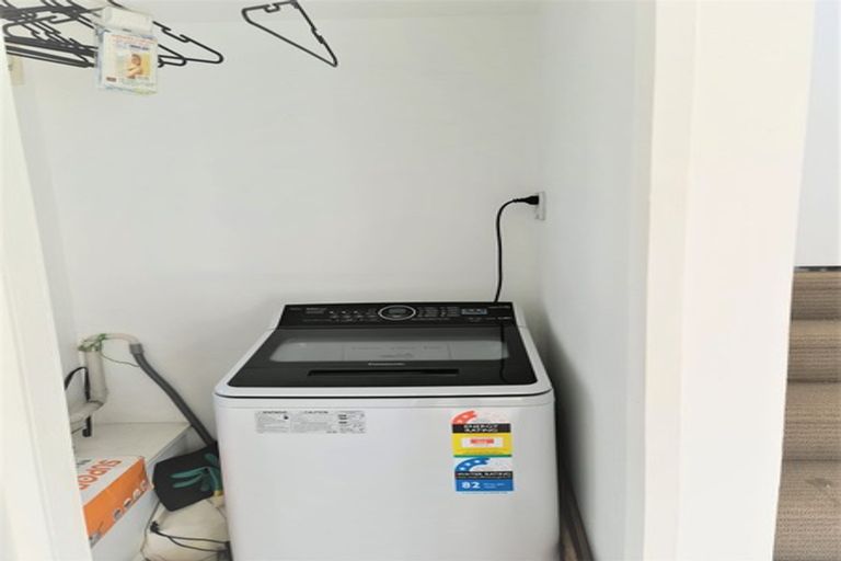 Photo of property in 1 Rogan Street, Mount Roskill, Auckland, 1041