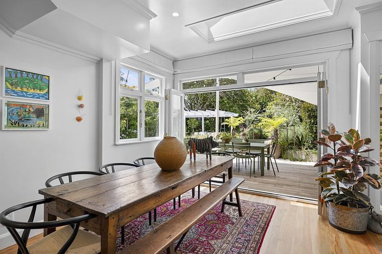 Photo of property in 7 Glen Almond Street, New Plymouth, 4310