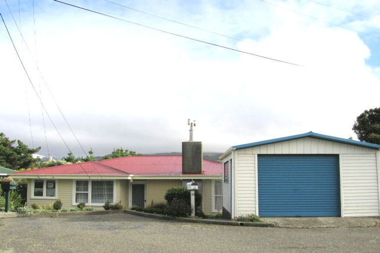 Photo of property in 10 Tania Way, Paparangi, Wellington, 6037