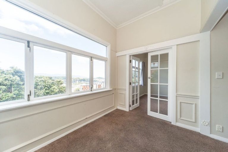 Photo of property in 80 Kelburn Parade, Kelburn, Wellington, 6012