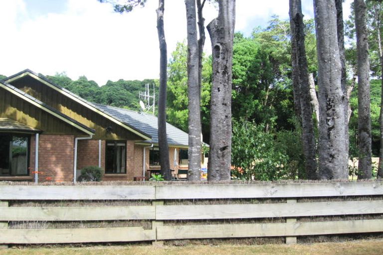 Photo of property in 15 Carlow Grove, Birchville, Upper Hutt, 5018